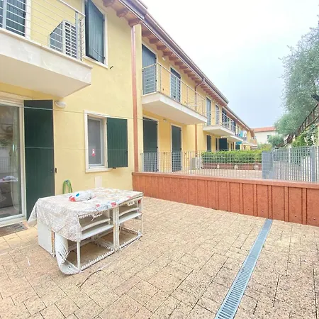 Holiday home Dilly Lake House Torri Del Benaco