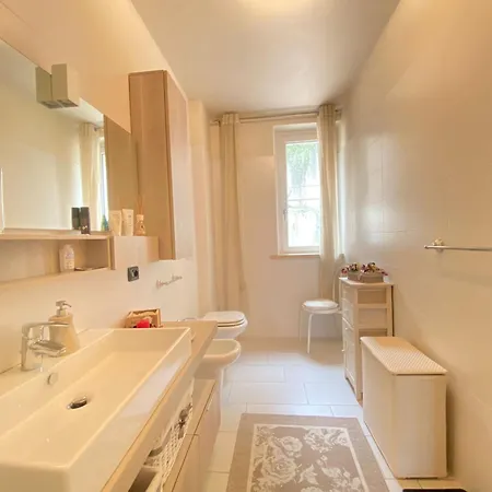 Dilly Lake House בית נופש *